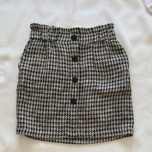 Dynamite black and white houndstooth mini skirt-Size S